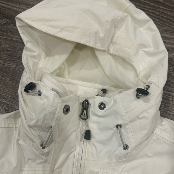 The North Face Women's Snow Jacket - White - Picture 7 of 14